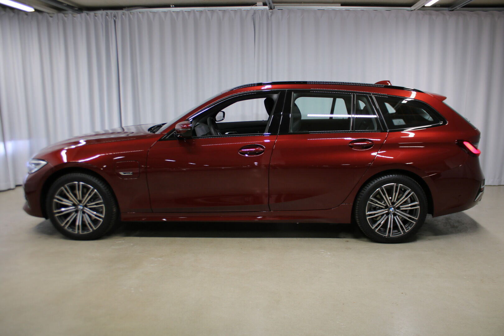 BMW 3-sarja iso kuva 2