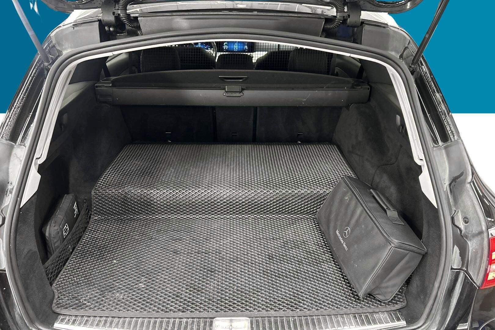Mercedes-Benz E iso kuva 12