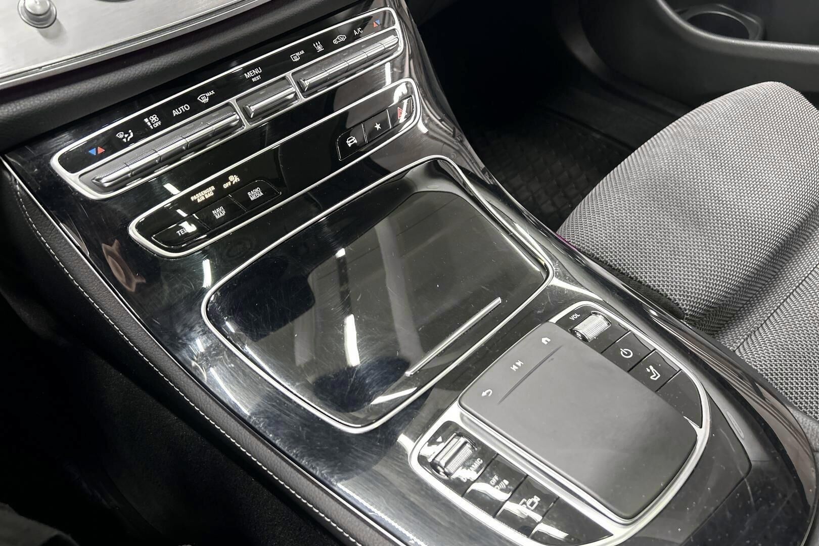 Mercedes-Benz E iso kuva 16