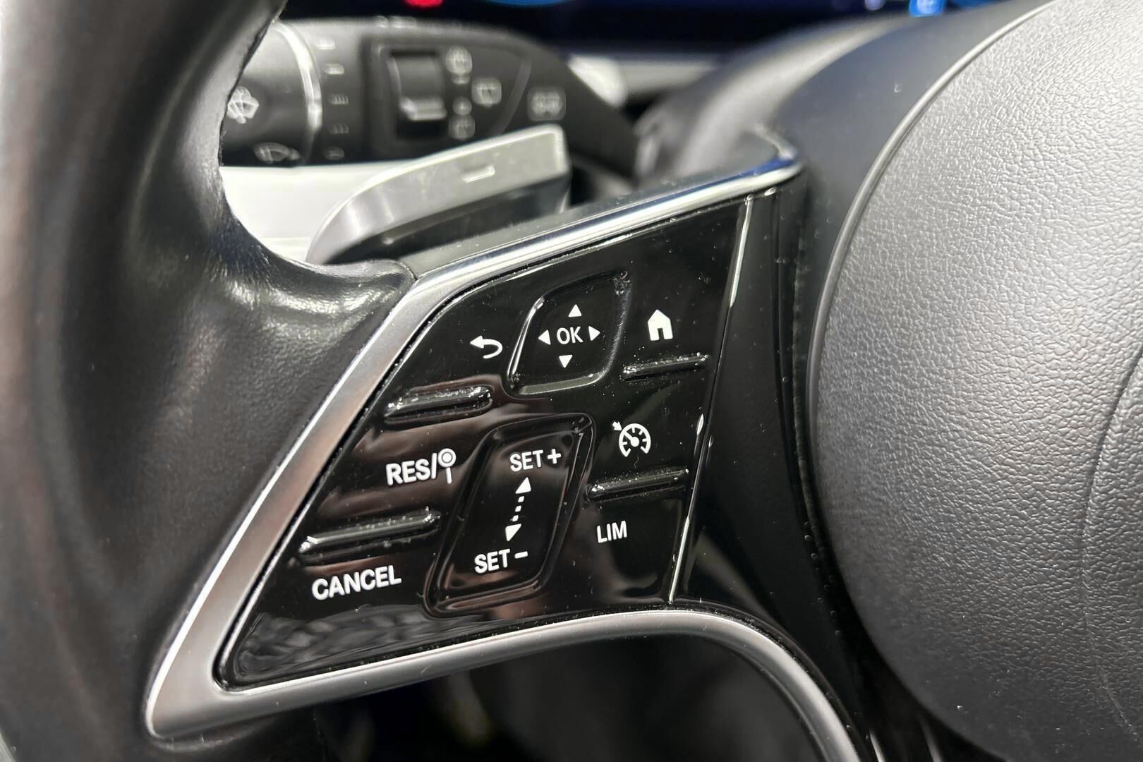 Mercedes-Benz E iso kuva 18