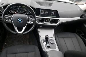 BMW 3-SARJA esikatselu 1