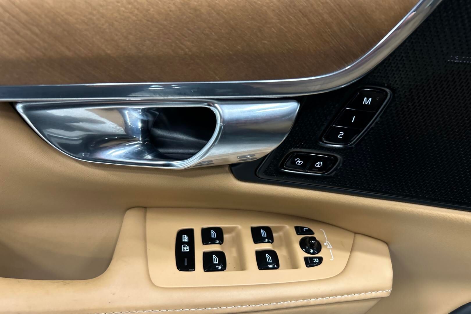 Volvo S90 iso kuva 16