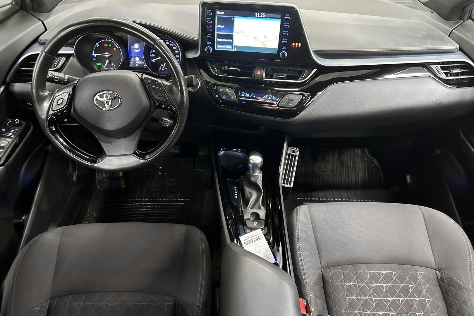 Toyota C-HR iso kuva 11