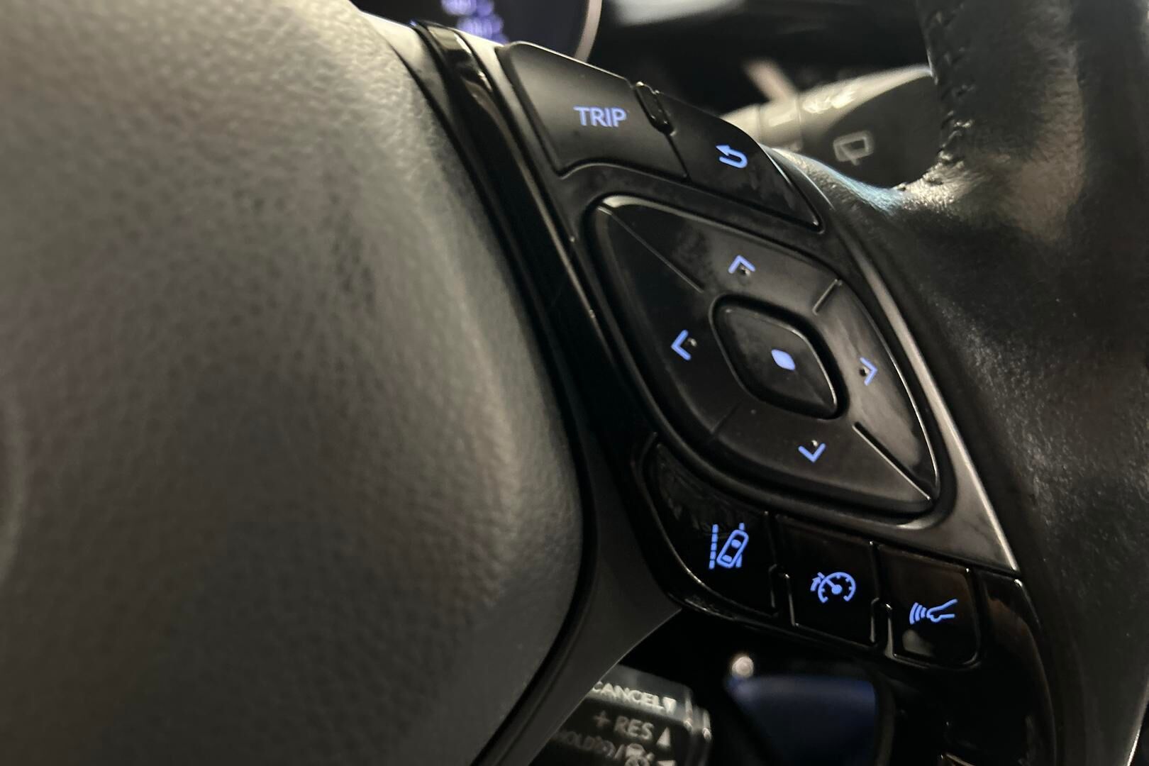 Toyota C-HR iso kuva 16