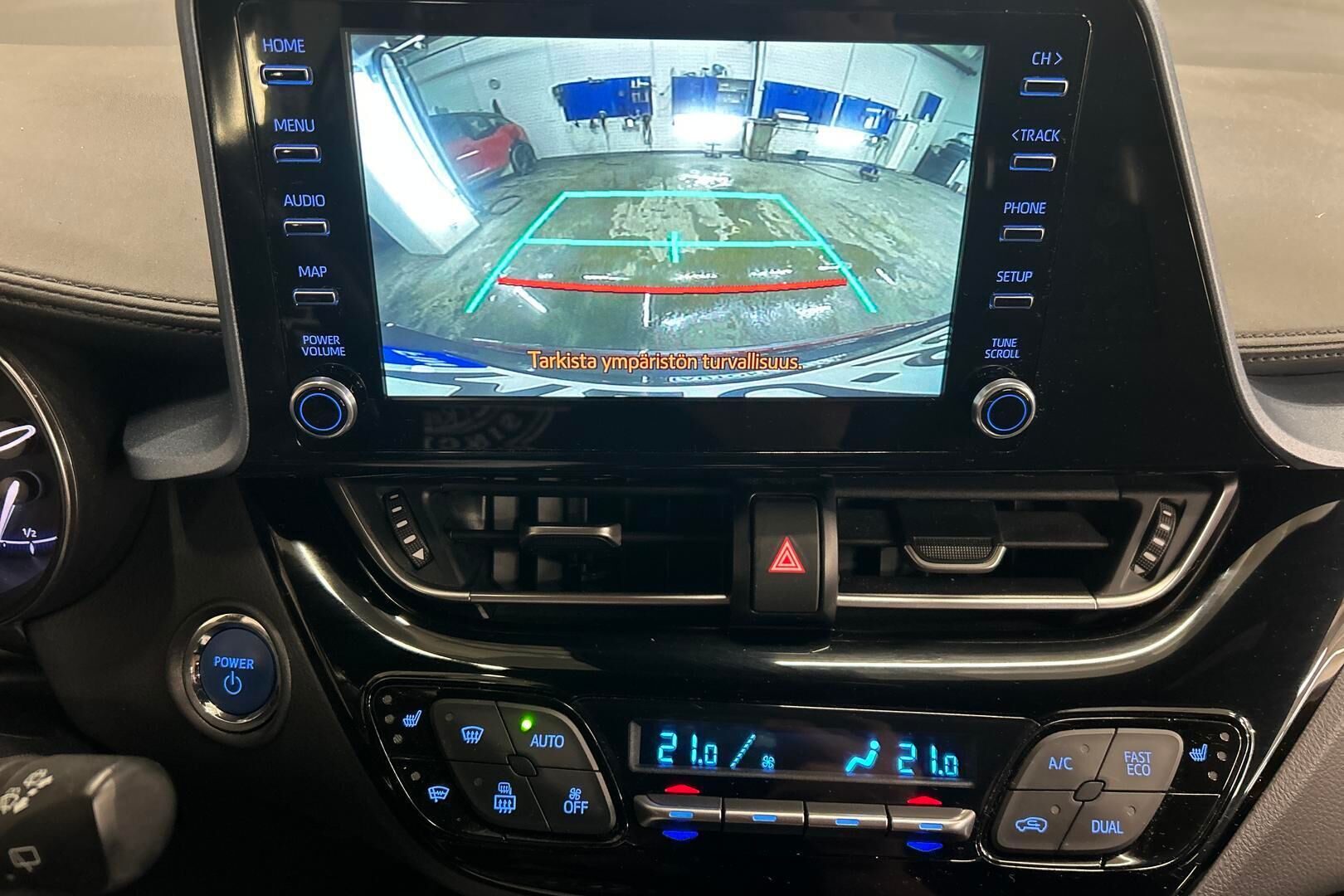Toyota C-HR iso kuva 18