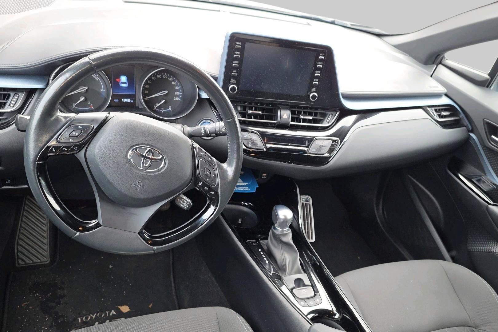 Toyota C-HR iso kuva 2