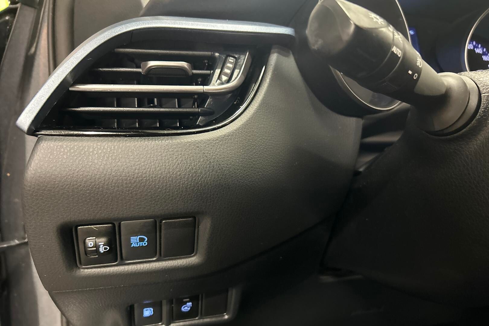 Toyota C-HR iso kuva 21