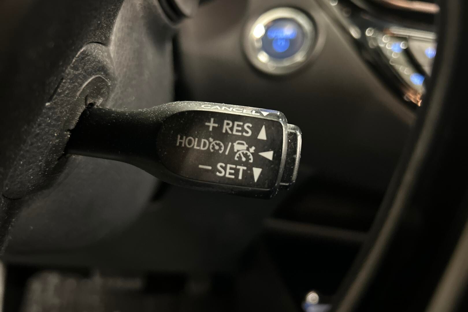 Toyota C-HR iso kuva 24