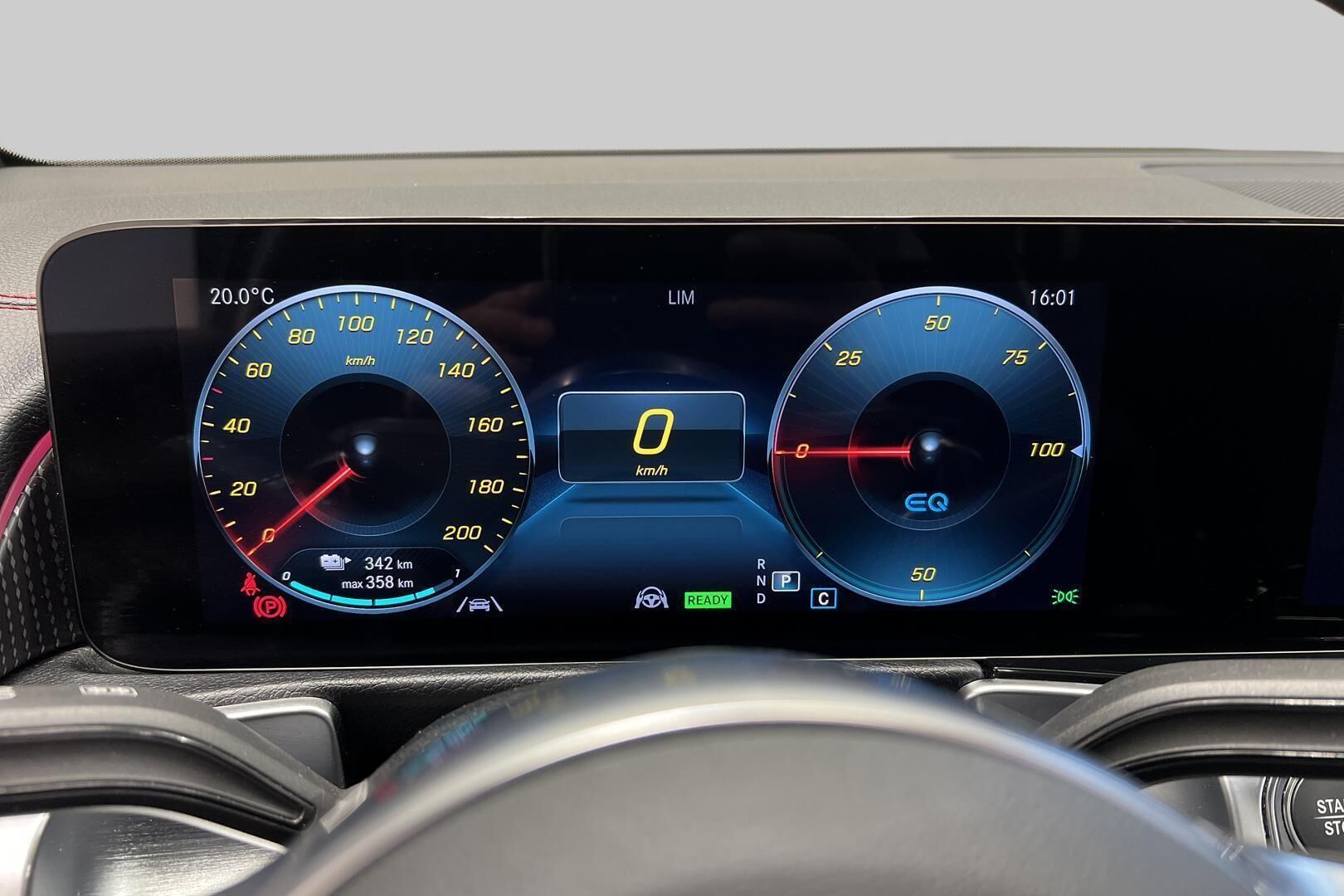MERCEDES-BENZ EQB iso kuva 9