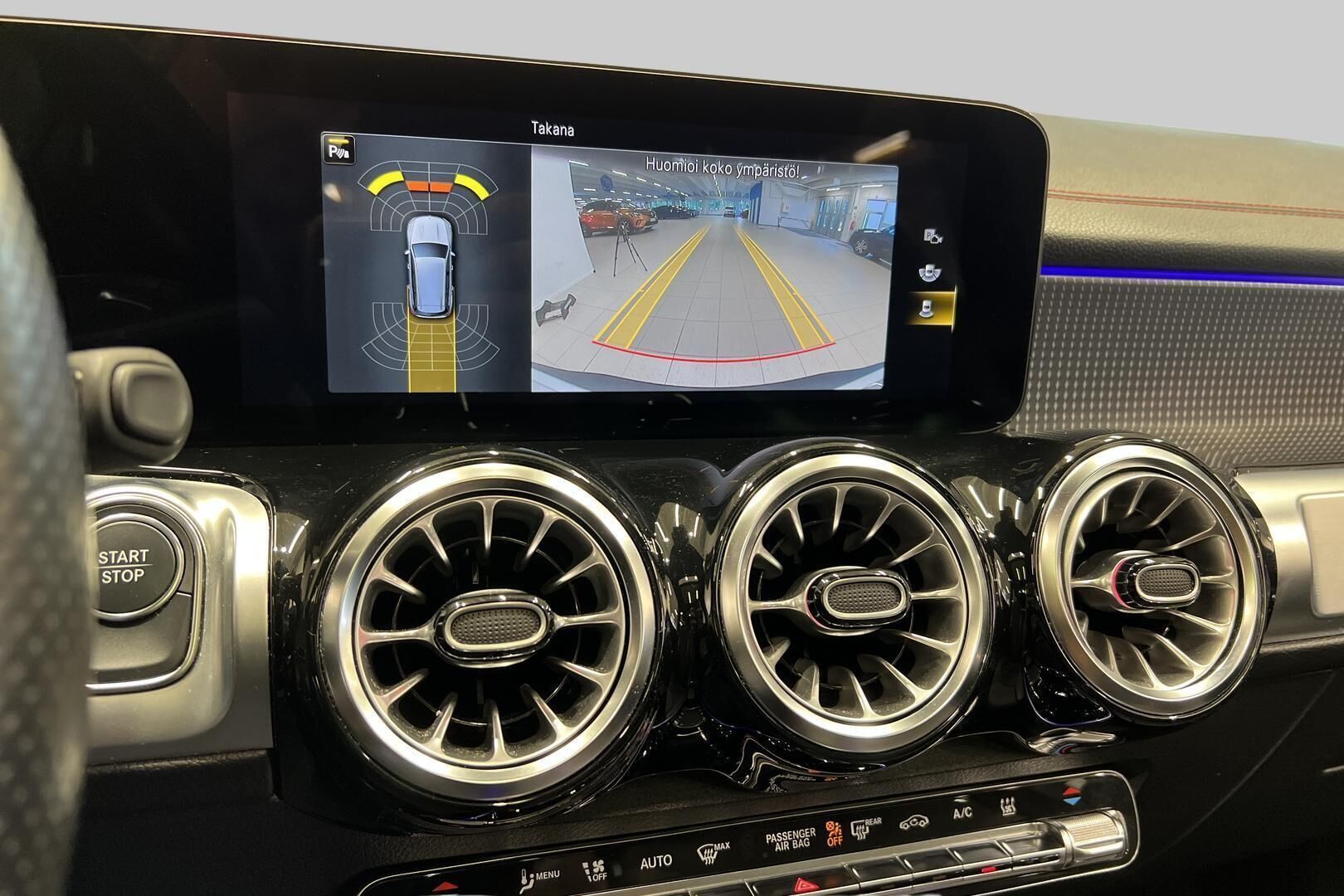 MERCEDES-BENZ EQB iso kuva 11