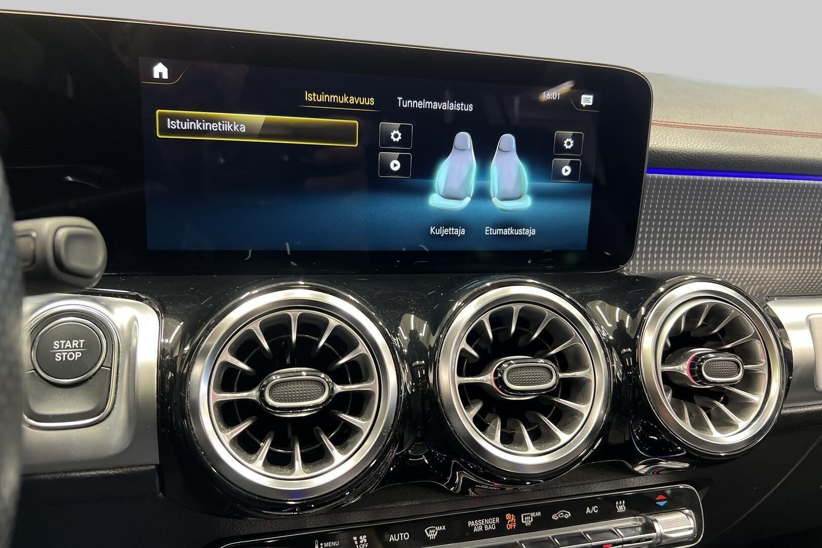 MERCEDES-BENZ EQB iso kuva 12