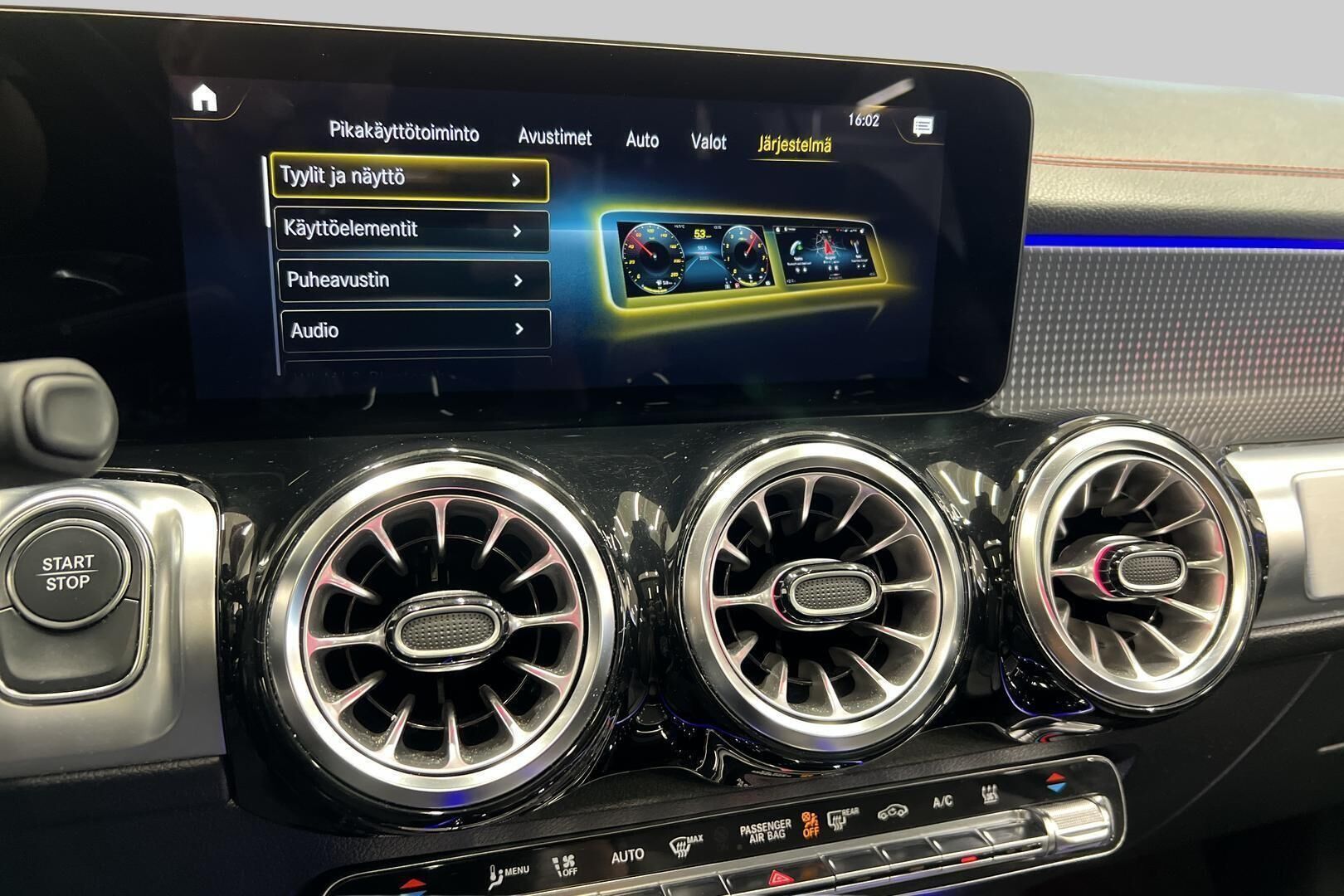MERCEDES-BENZ EQB iso kuva 19