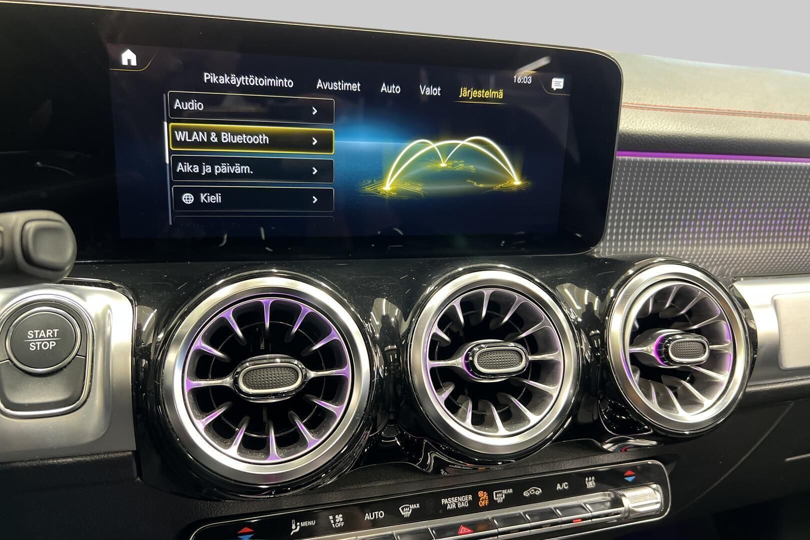 MERCEDES-BENZ EQB iso kuva 20