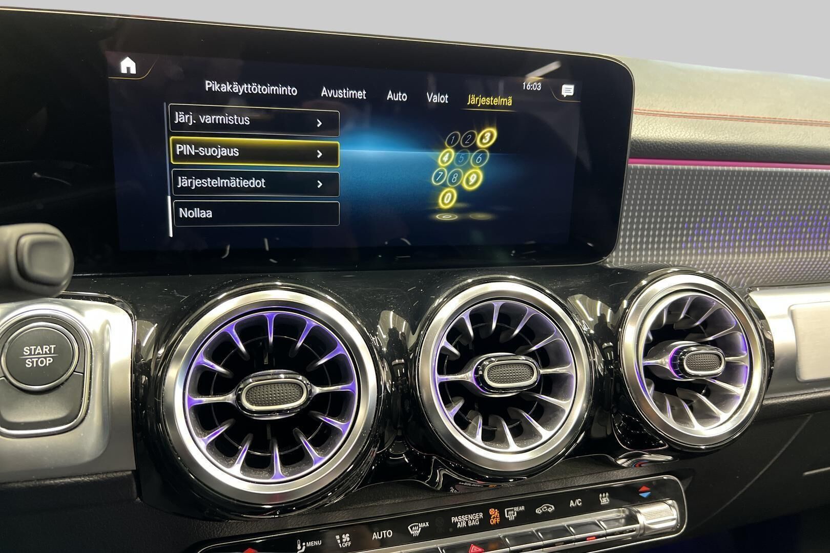 MERCEDES-BENZ EQB iso kuva 21