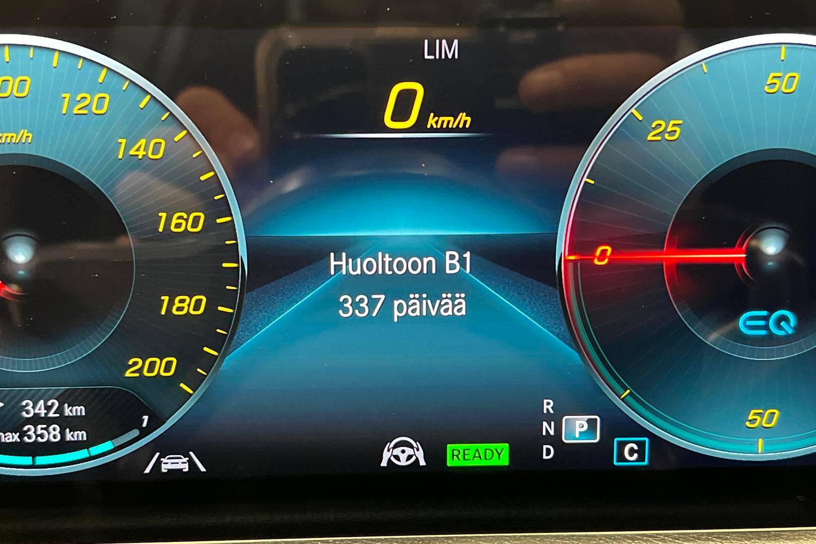 MERCEDES-BENZ EQB iso kuva 22