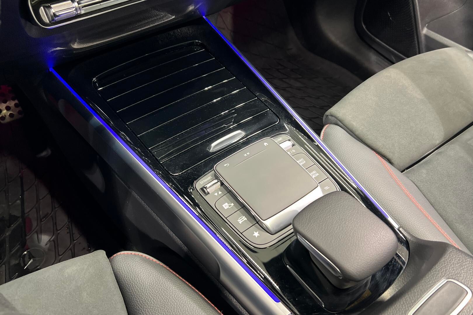 MERCEDES-BENZ EQB iso kuva 25