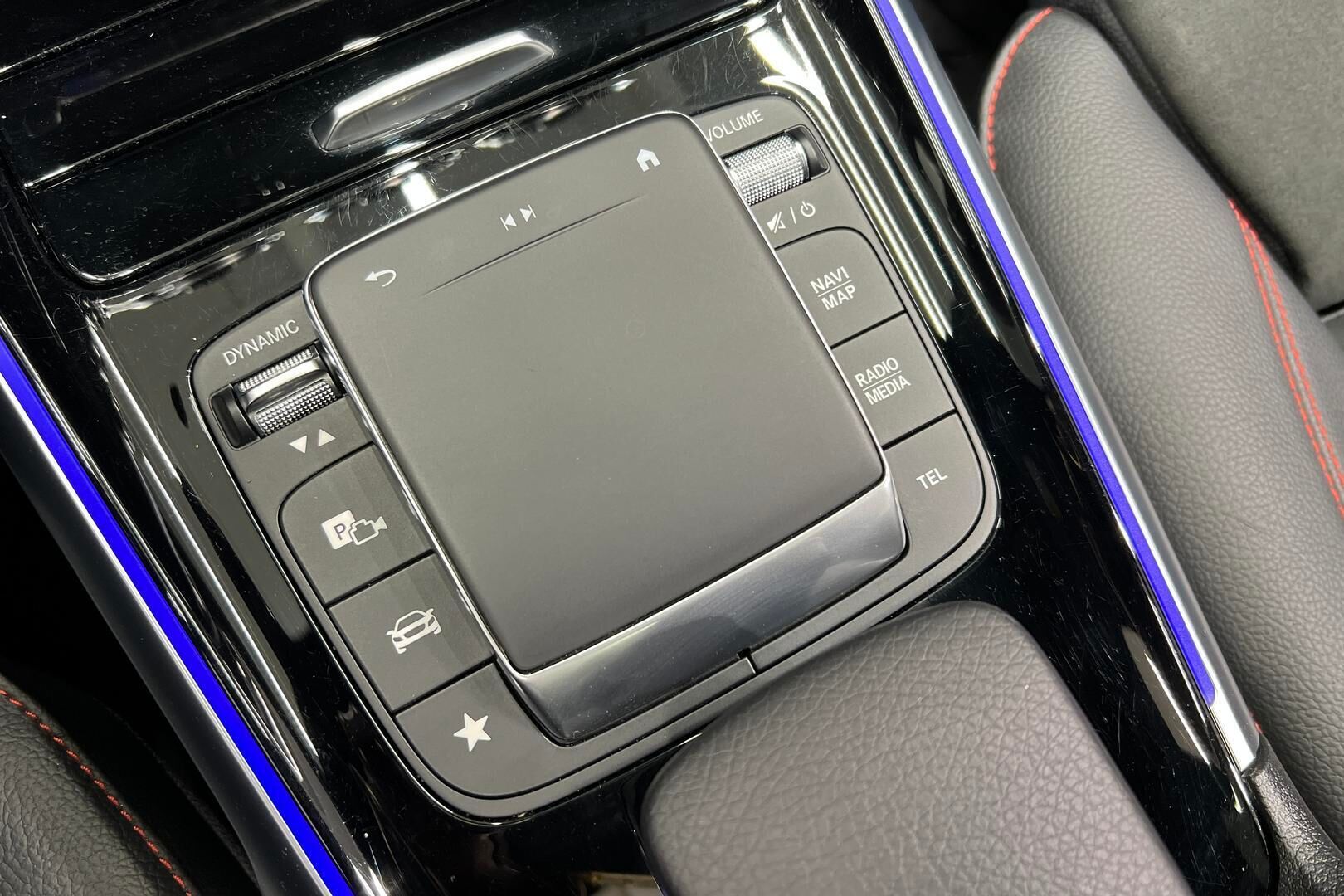 MERCEDES-BENZ EQB iso kuva 26
