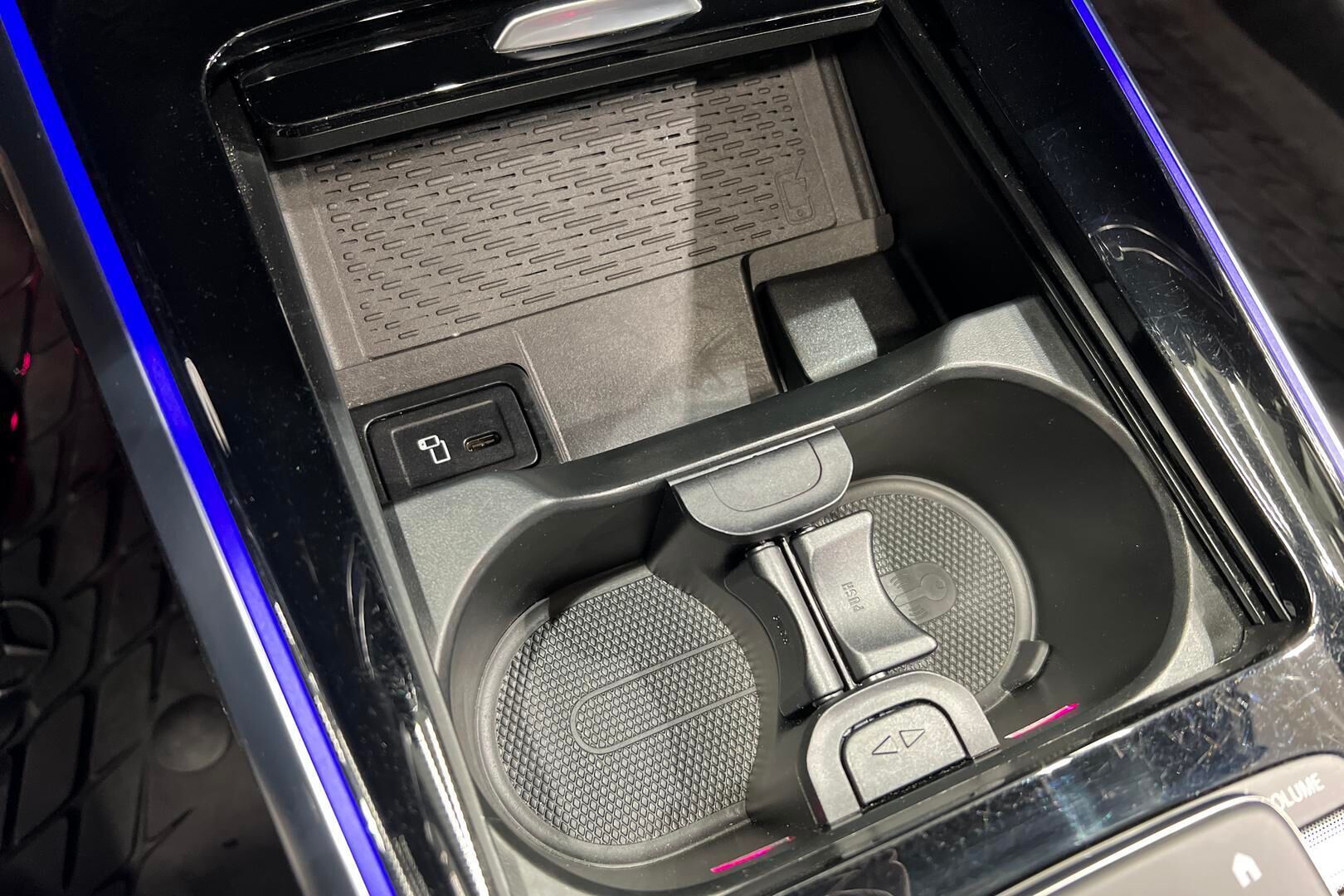 MERCEDES-BENZ EQB iso kuva 32