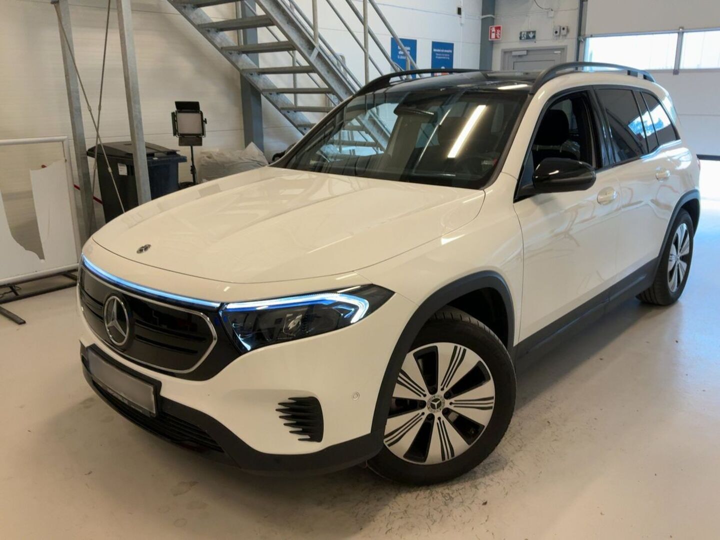 MERCEDES-BENZ EQB iso kuva 0