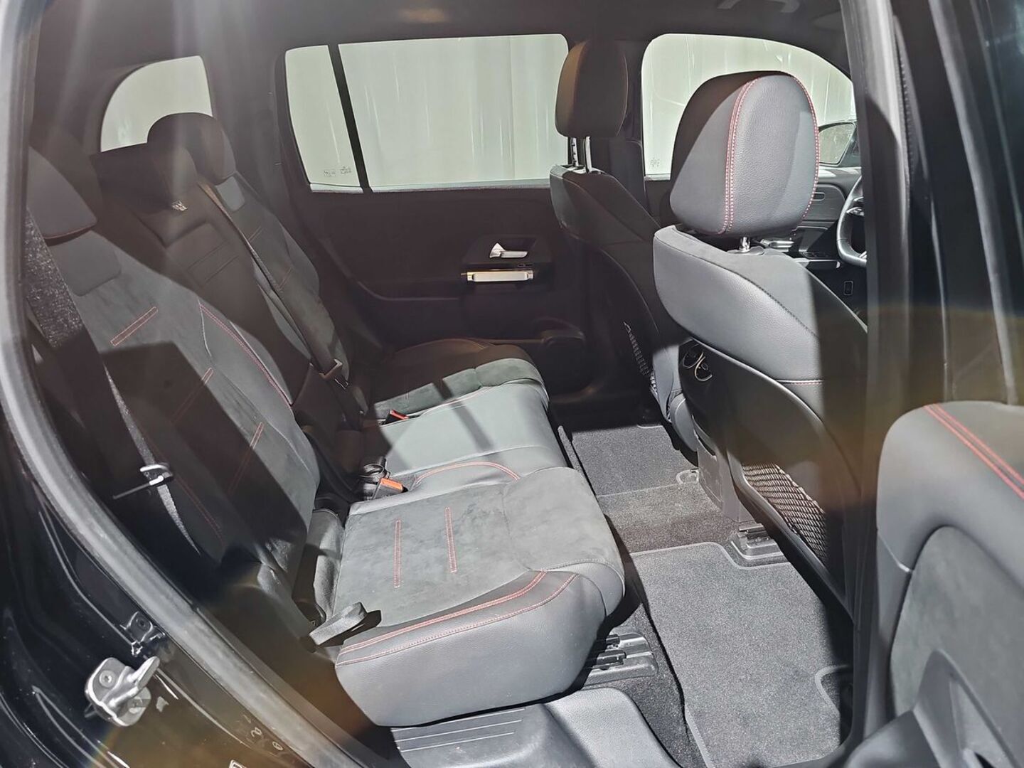 MERCEDES-BENZ EQB iso kuva 2