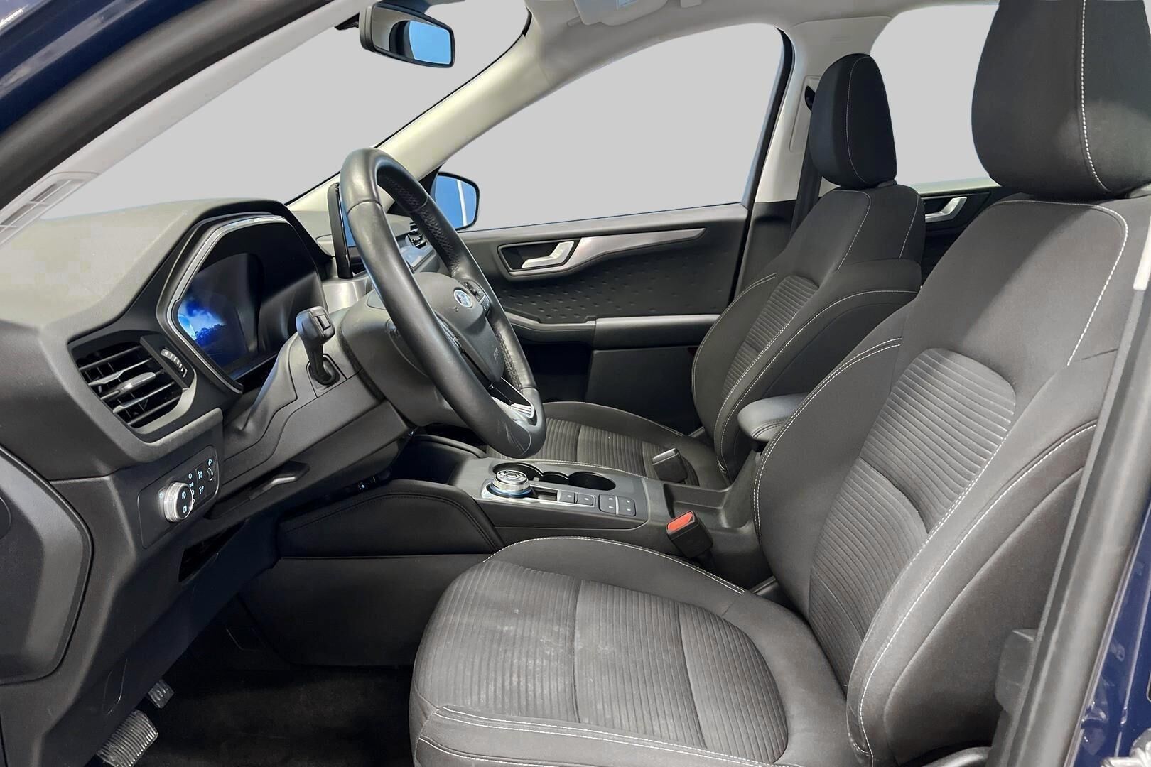 FORD KUGA iso kuva 9