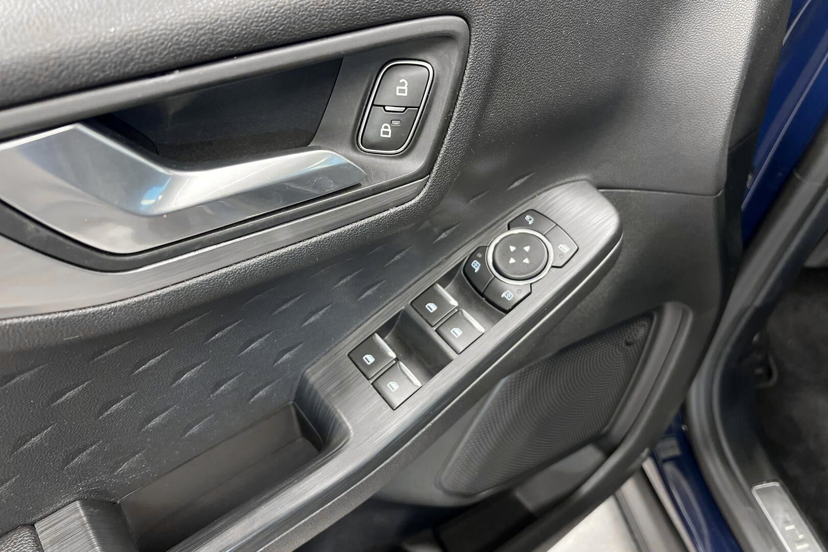 FORD KUGA iso kuva 11