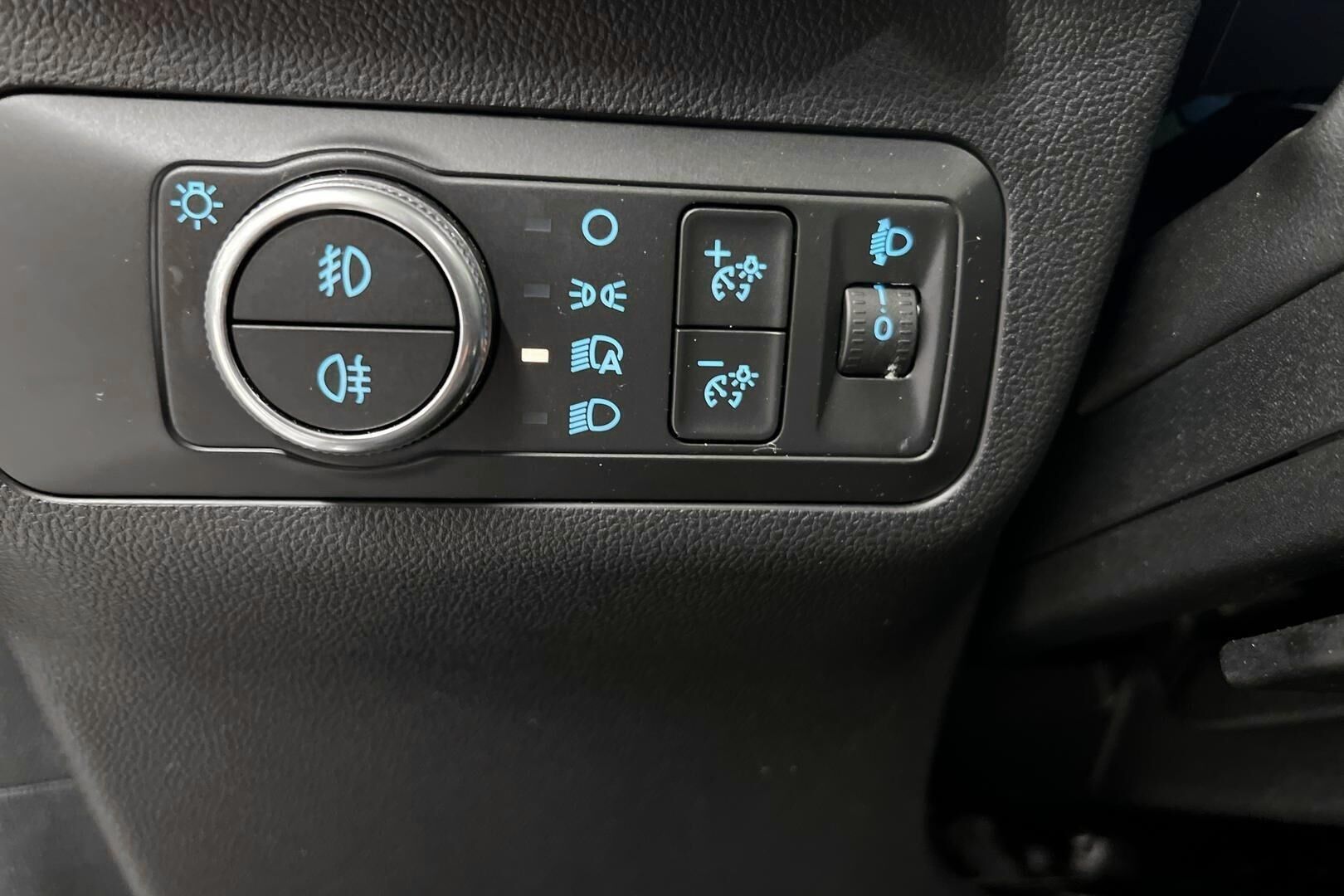 FORD KUGA iso kuva 13