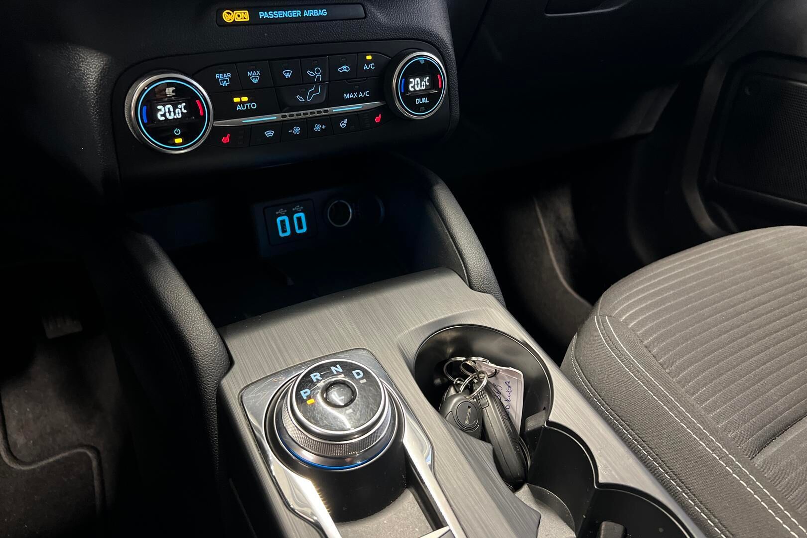FORD KUGA iso kuva 12
