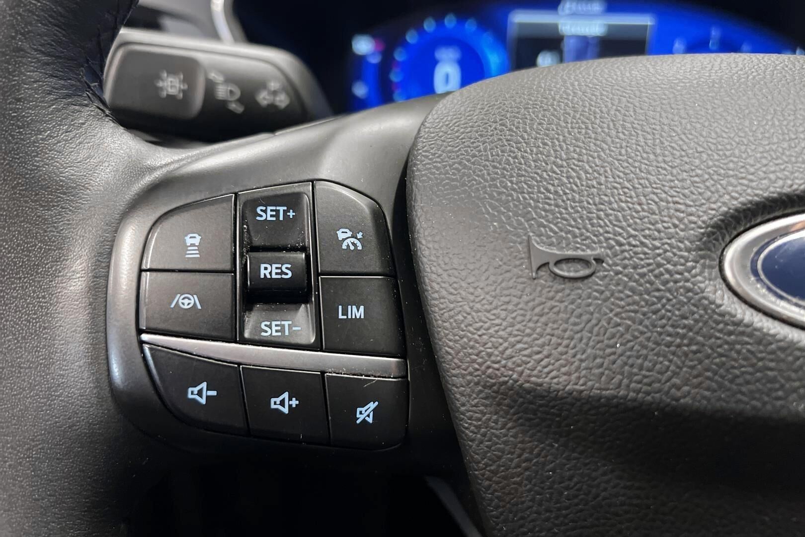 FORD KUGA iso kuva 14
