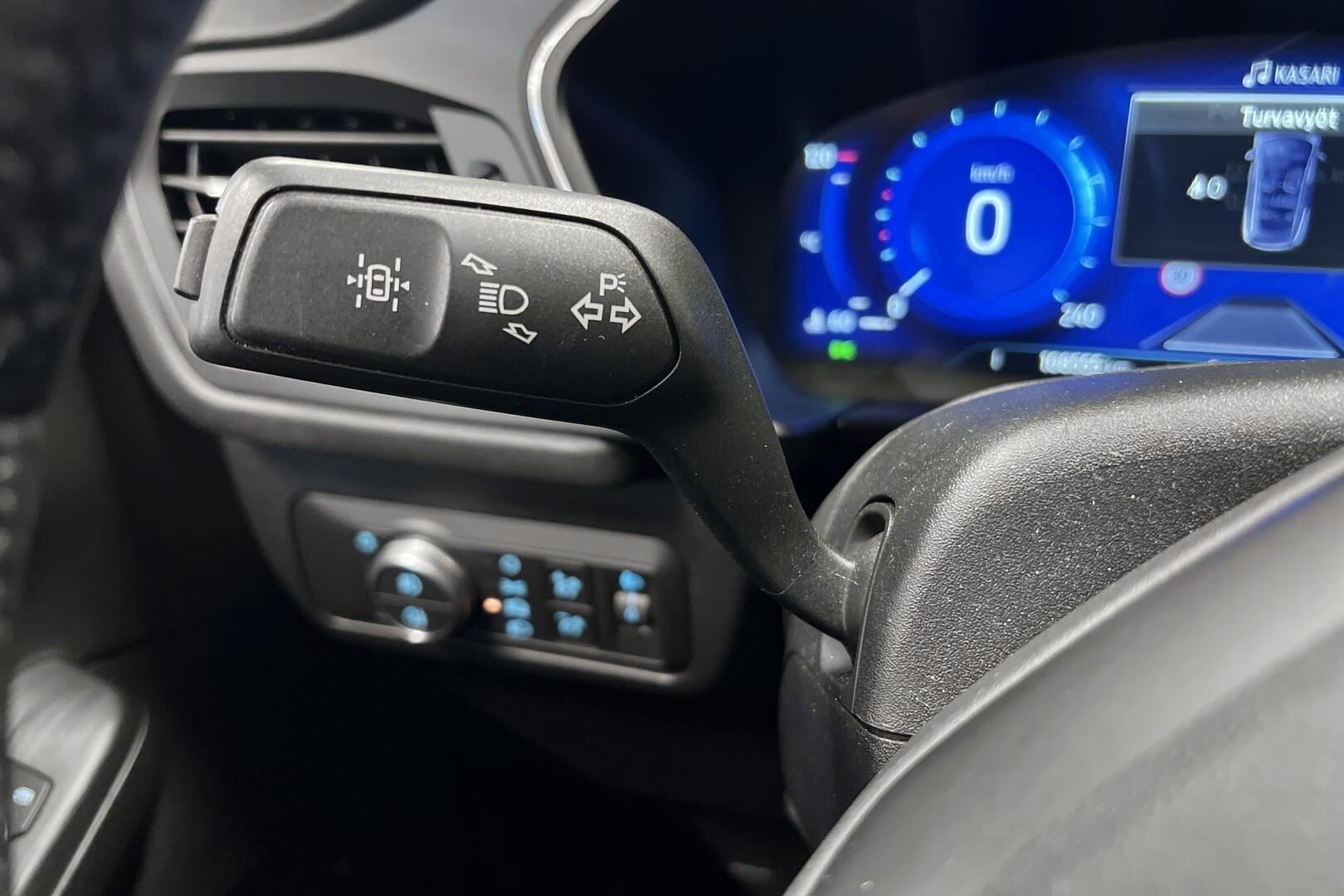 FORD KUGA iso kuva 15