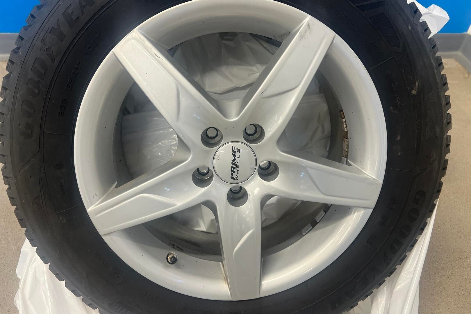 FORD KUGA iso kuva 25