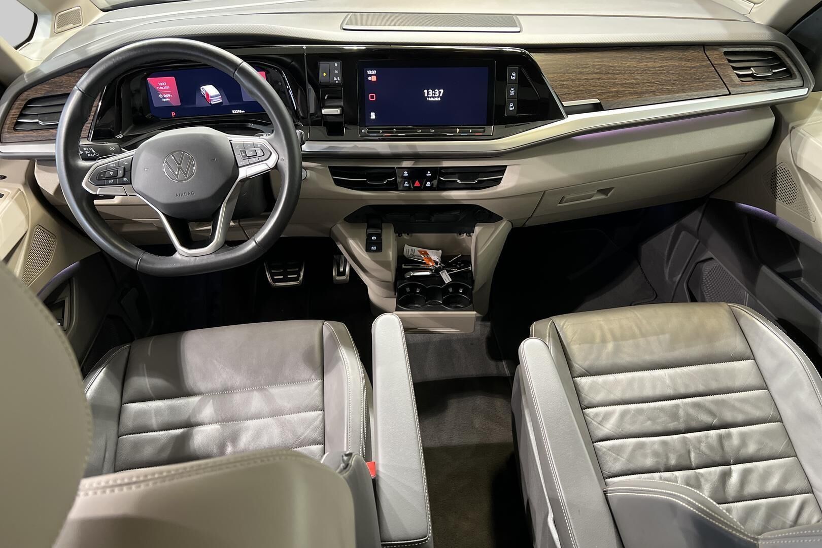 VOLKSWAGEN MULTIVAN iso kuva 10