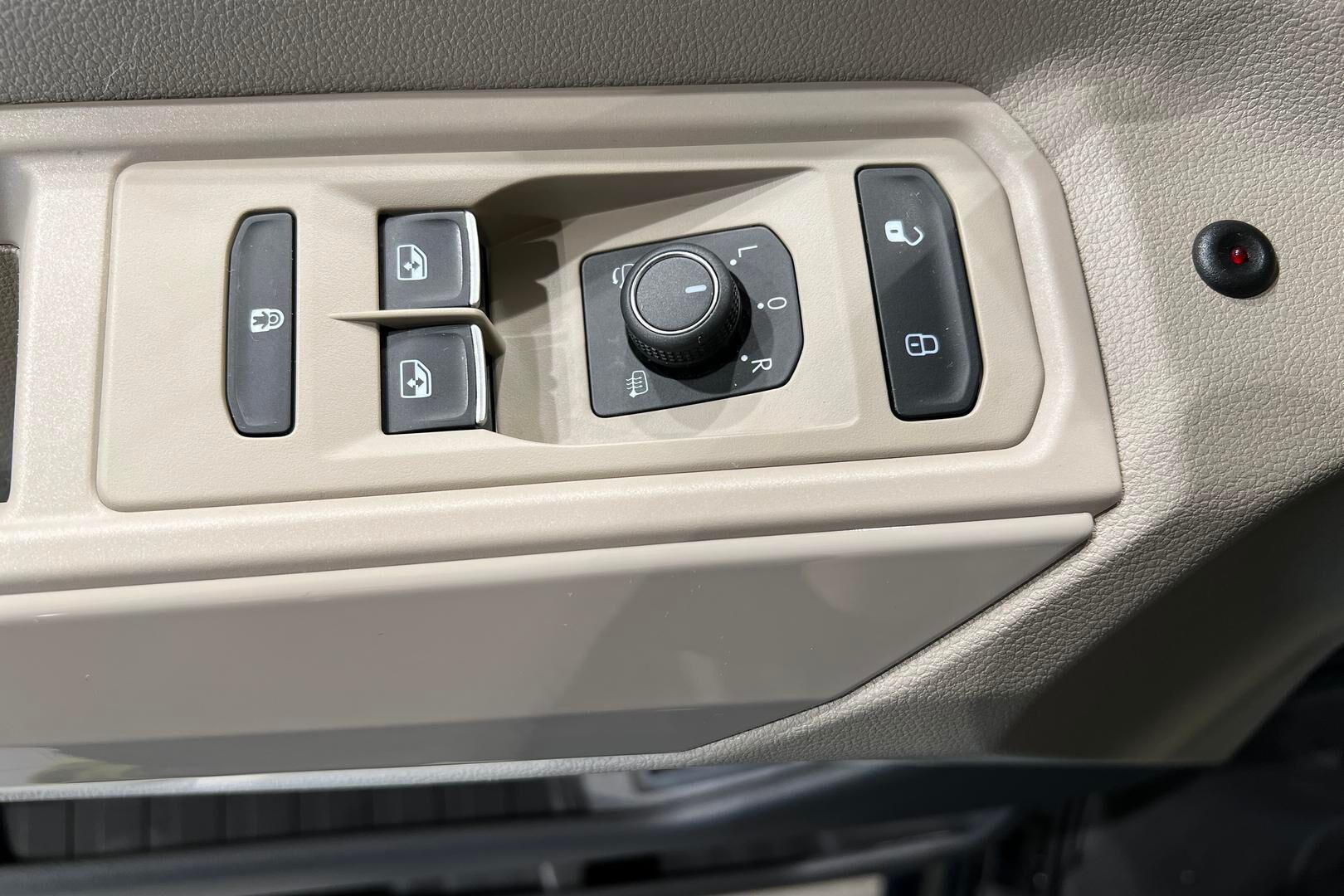 VOLKSWAGEN MULTIVAN iso kuva 13