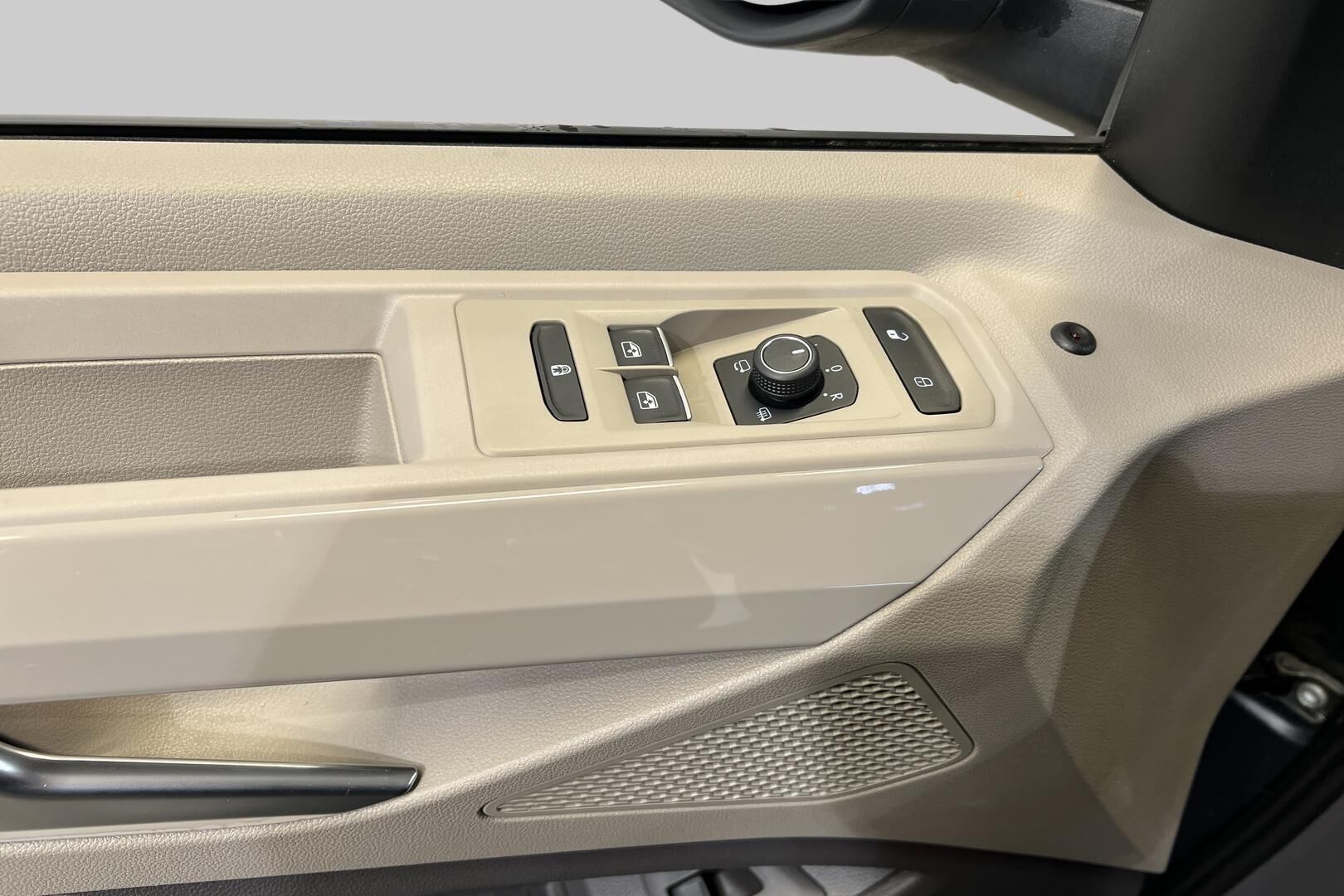 VOLKSWAGEN MULTIVAN iso kuva 28