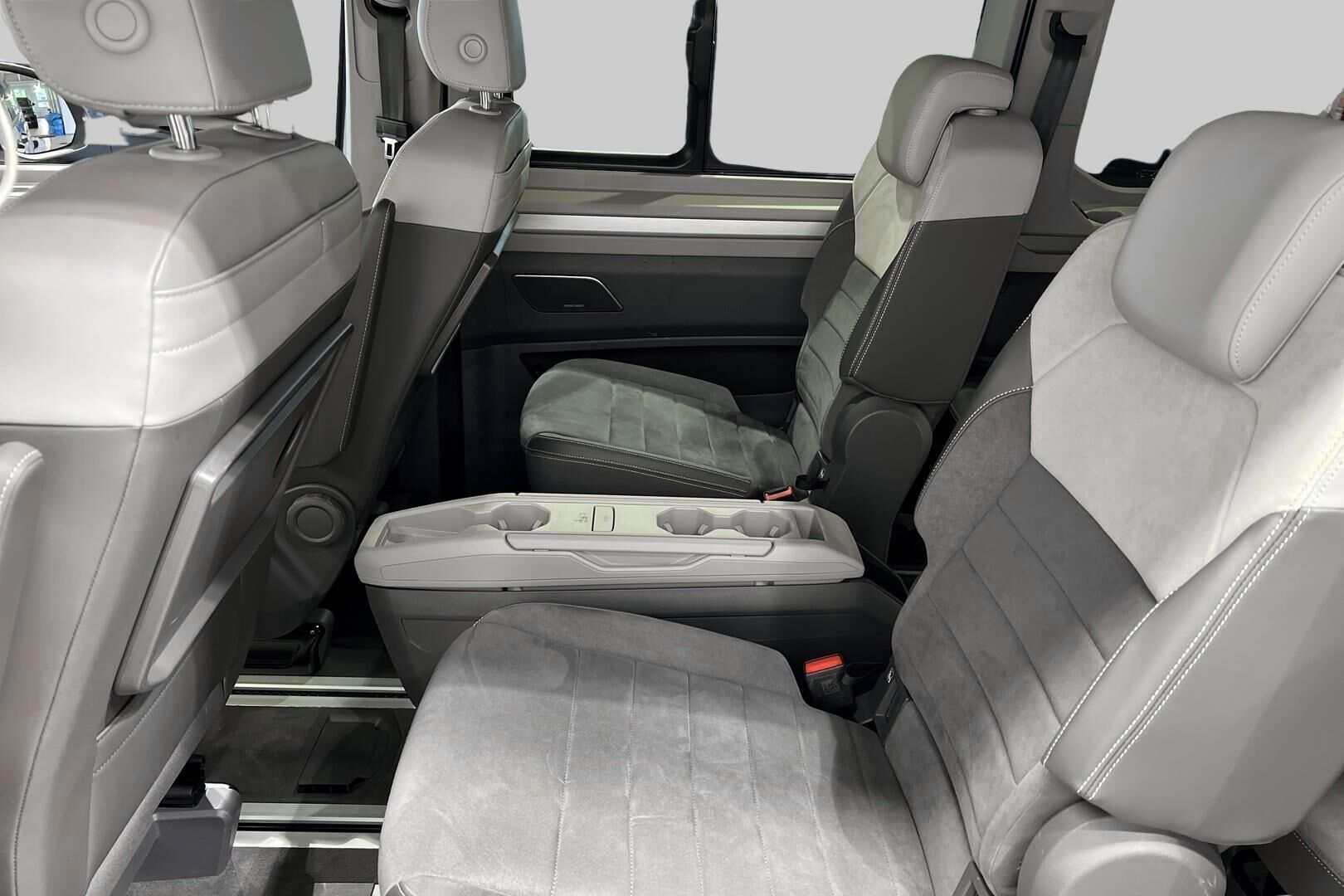 VOLKSWAGEN MULTIVAN iso kuva 9