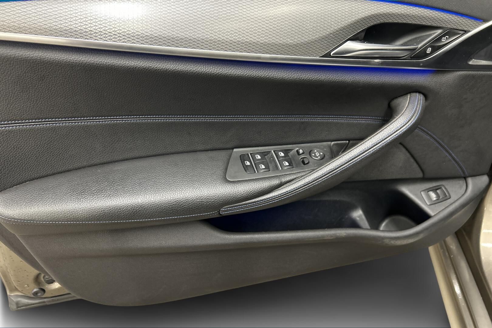 BMW 5-SARJA iso kuva 24