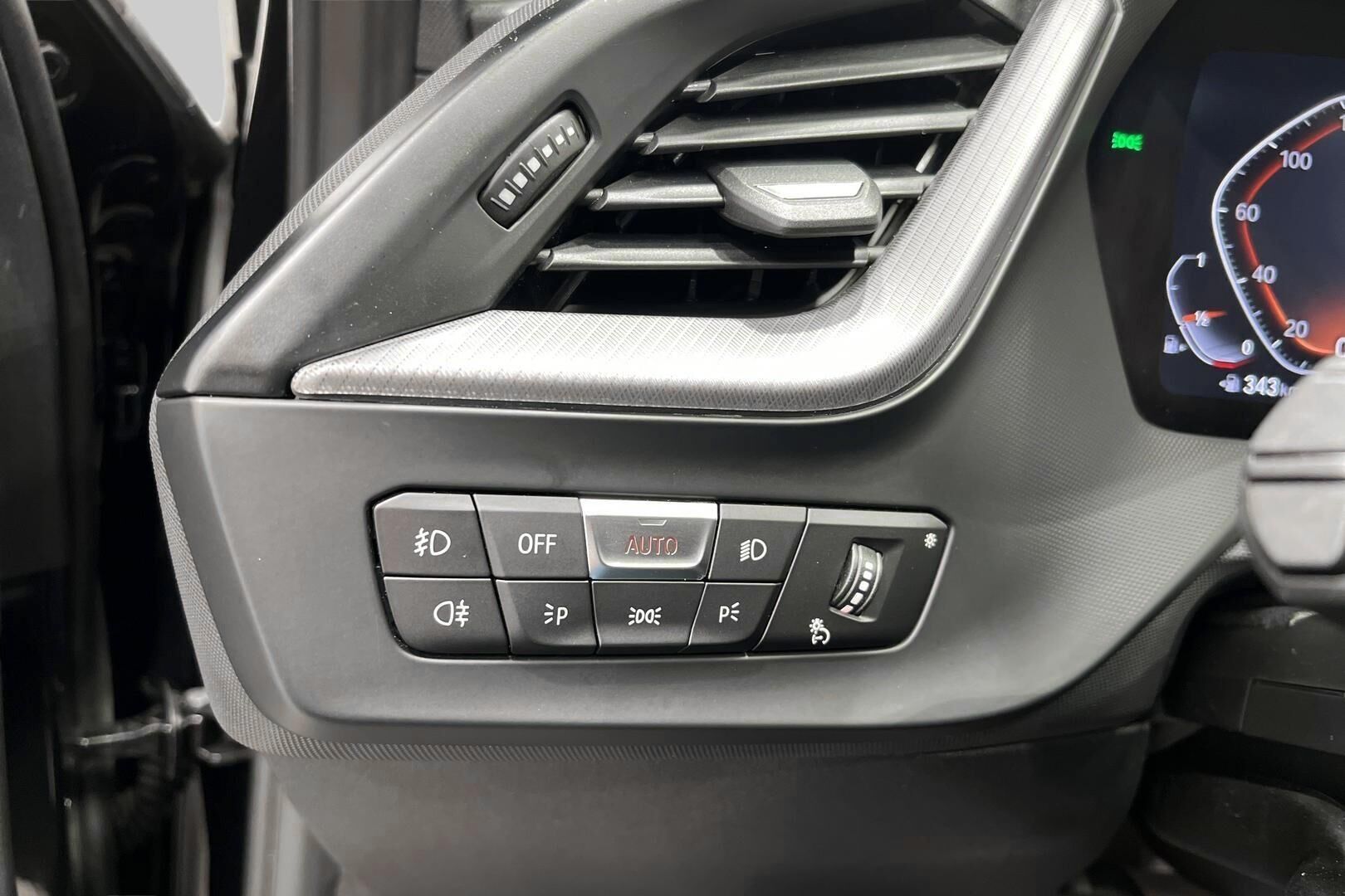 BMW 1-SARJA iso kuva 32