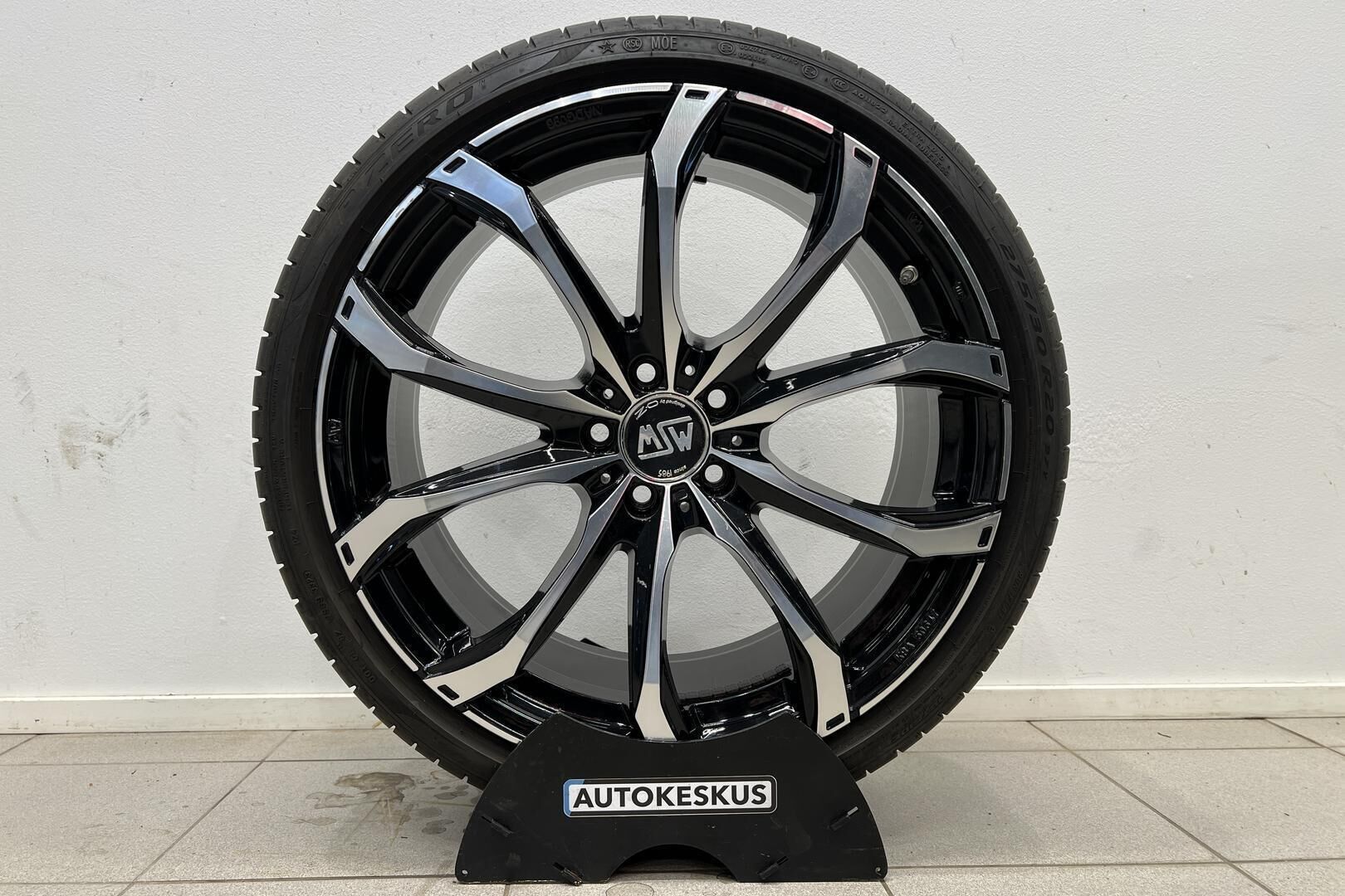 MERCEDES-BENZ E iso kuva 13