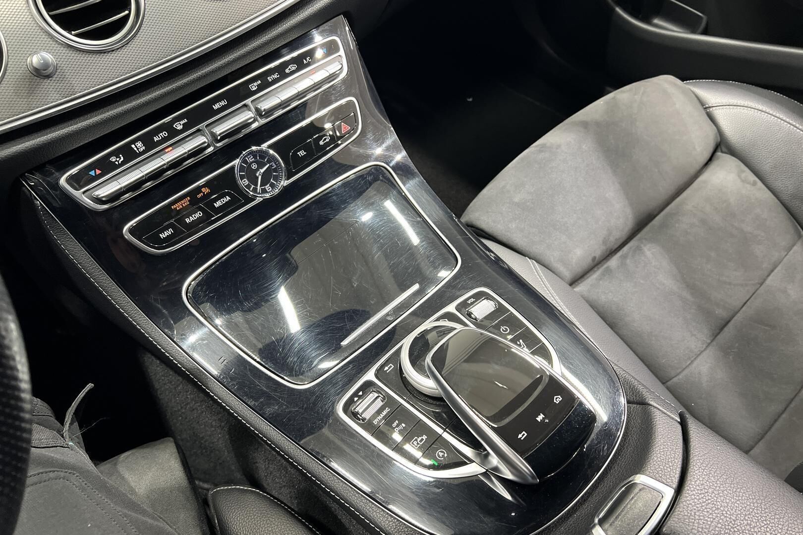 MERCEDES-BENZ E iso kuva 22