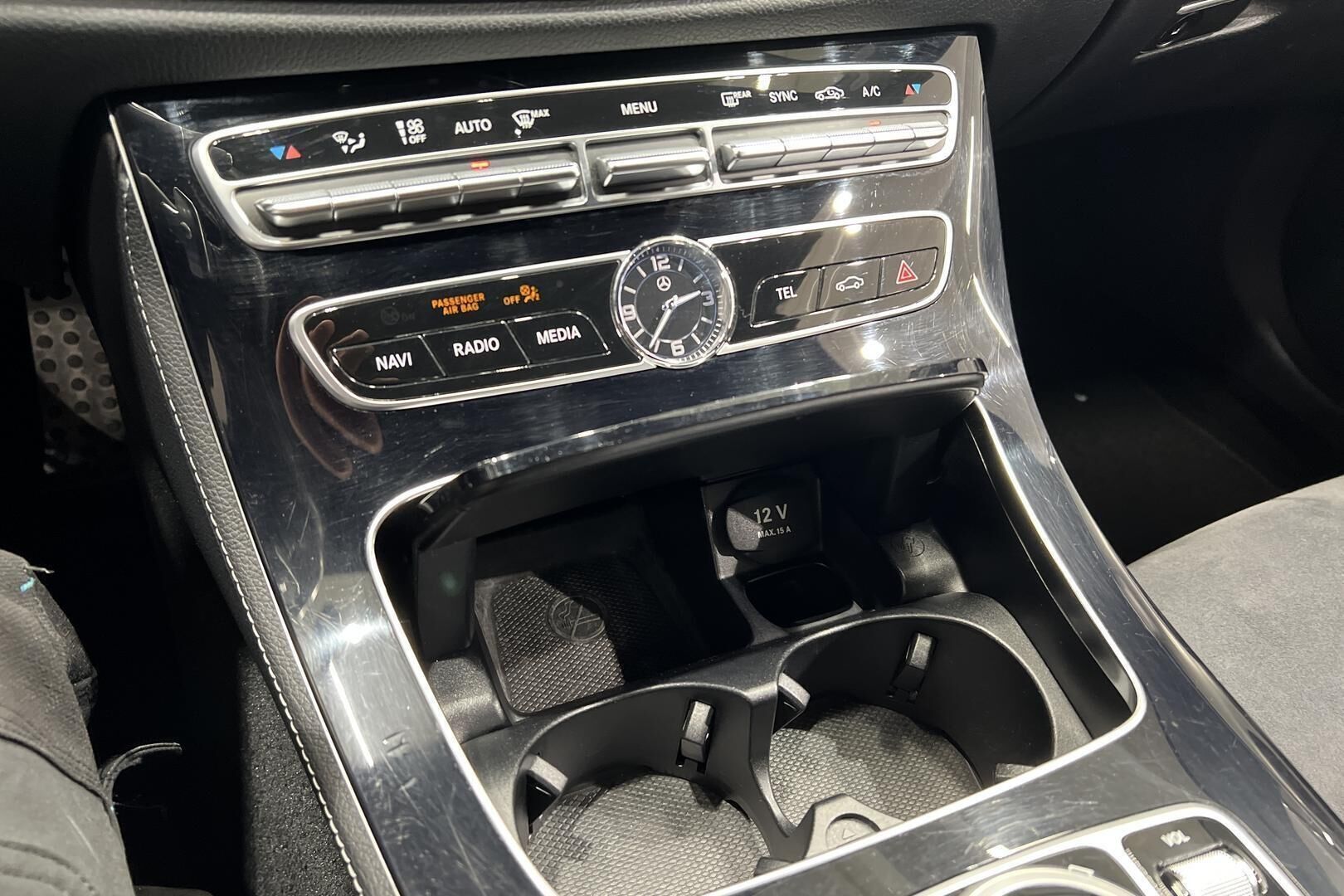 MERCEDES-BENZ E iso kuva 23