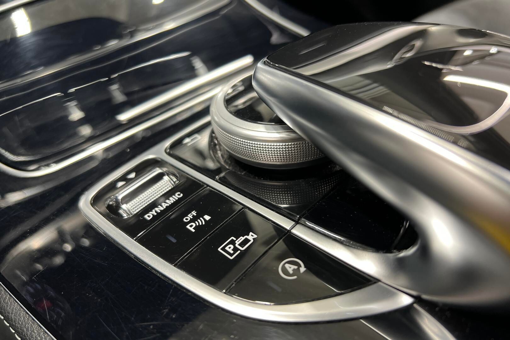 MERCEDES-BENZ E iso kuva 24