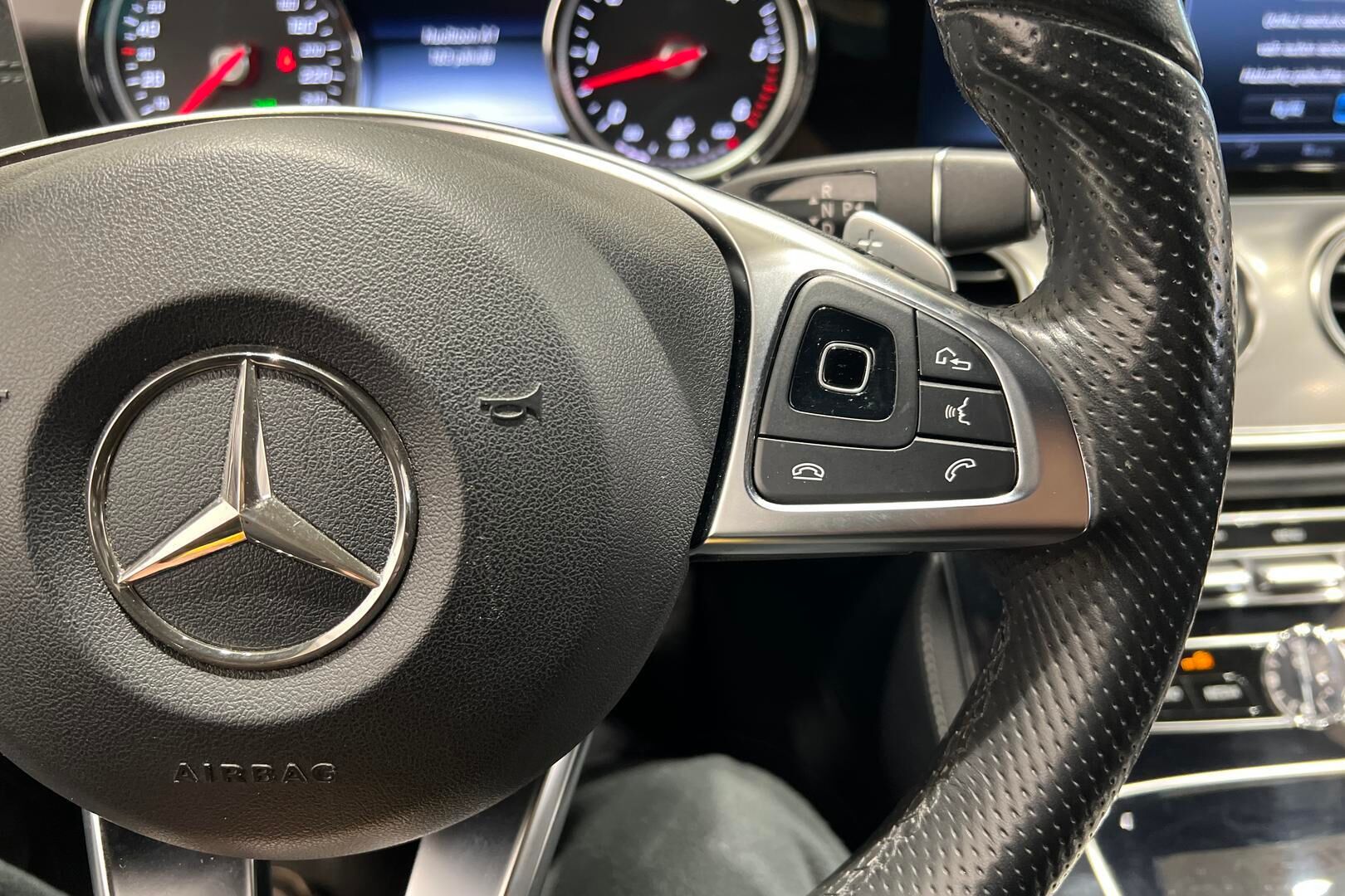 MERCEDES-BENZ E iso kuva 25