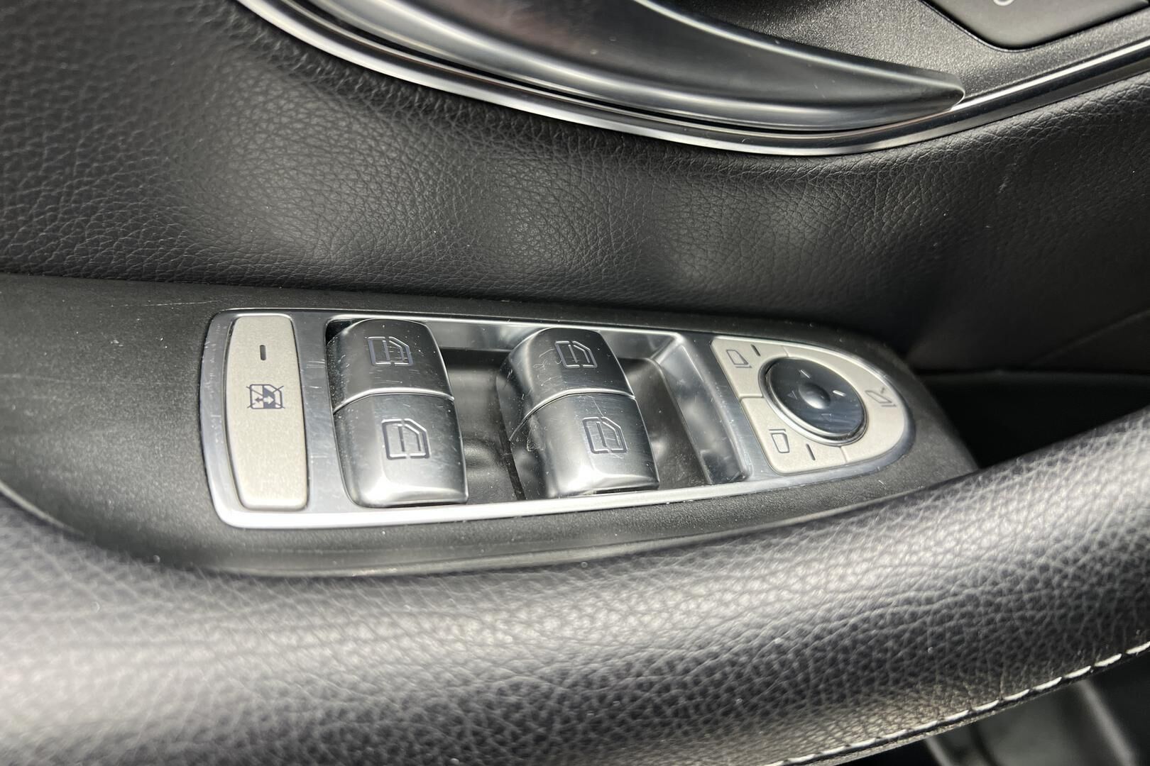 MERCEDES-BENZ E iso kuva 30