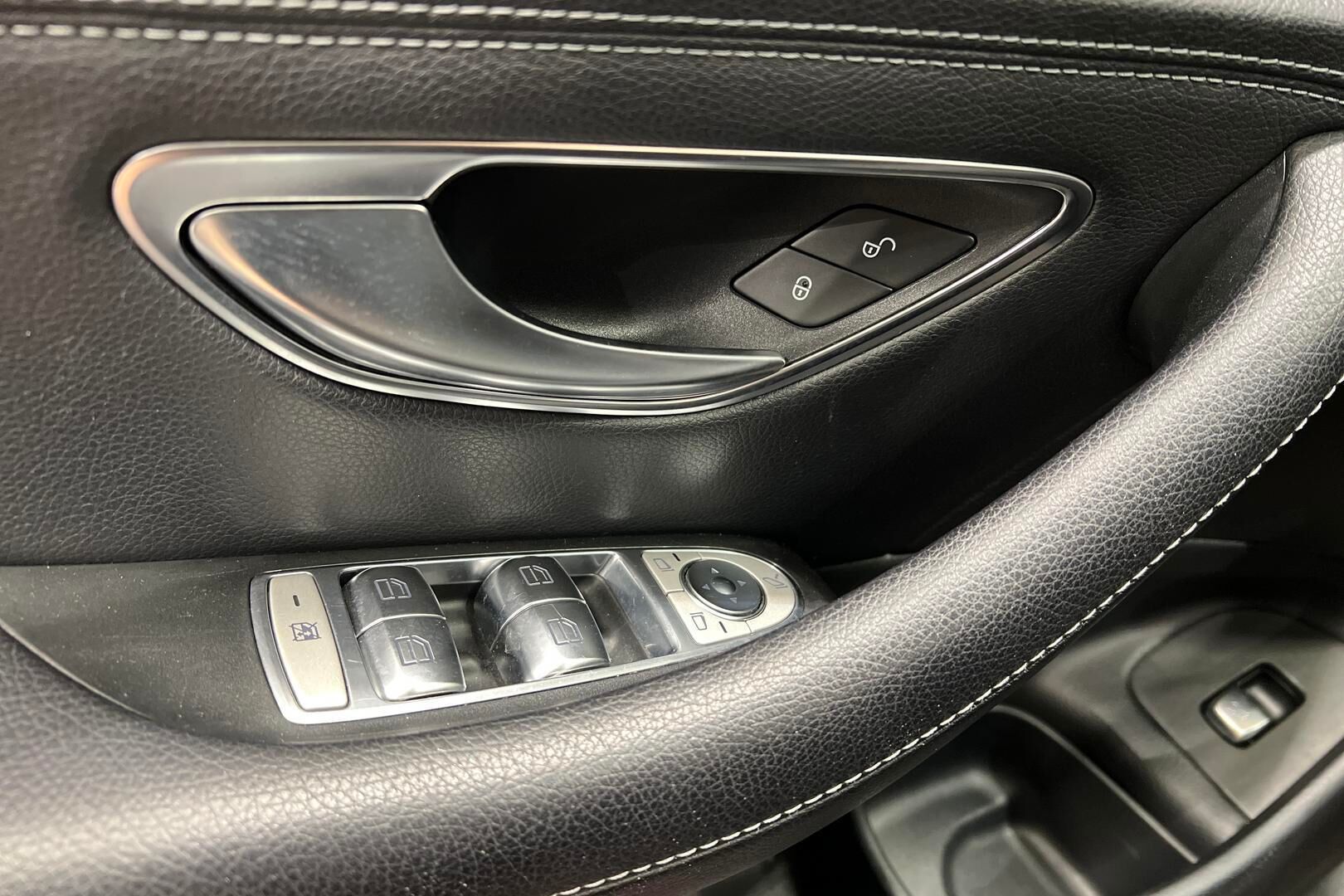 MERCEDES-BENZ E iso kuva 30
