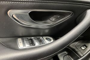 MERCEDES-BENZ E esikatselu 30