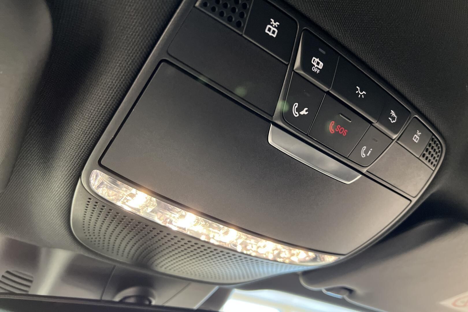 MERCEDES-BENZ E iso kuva 31