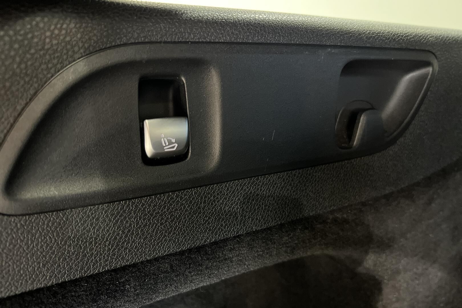 MERCEDES-BENZ E iso kuva 34