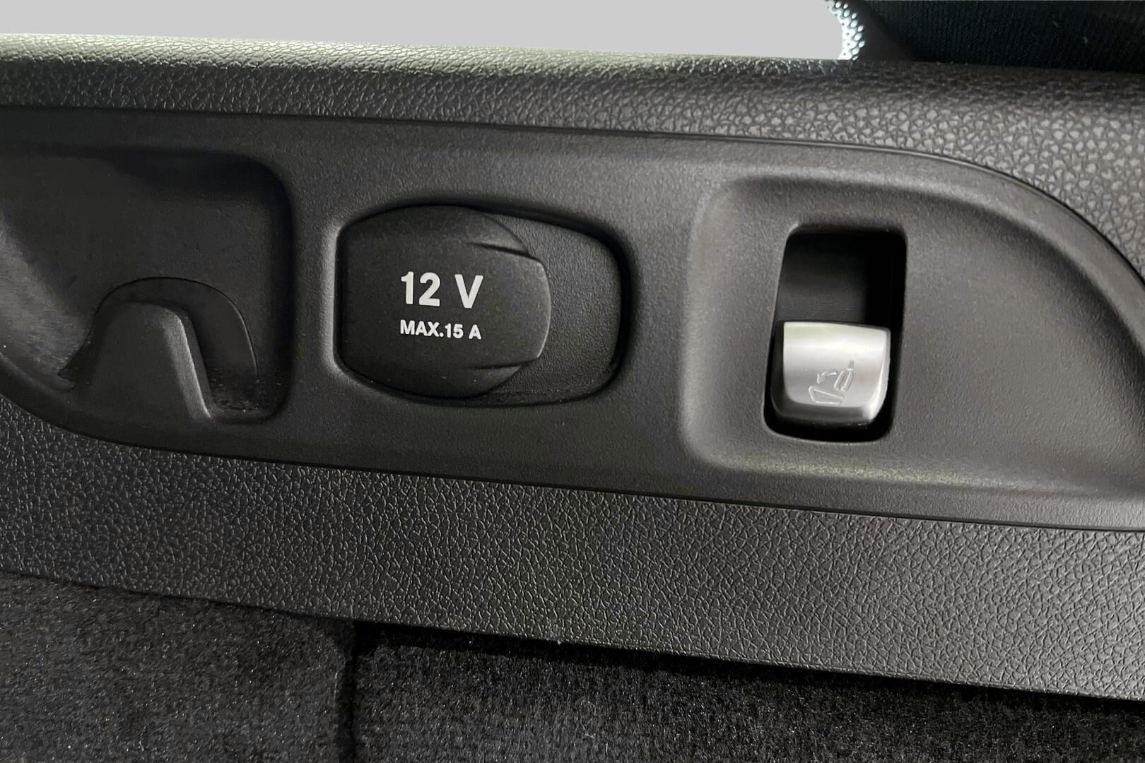 MERCEDES-BENZ E iso kuva 34