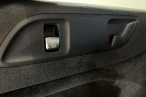 MERCEDES-BENZ E esikatselu 34