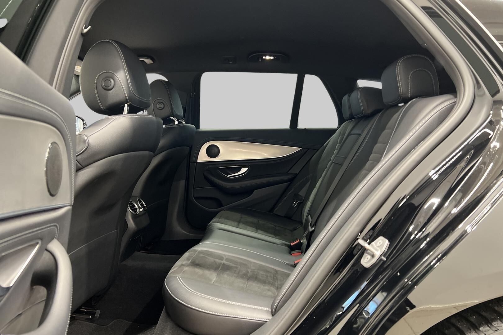 MERCEDES-BENZ E iso kuva 9